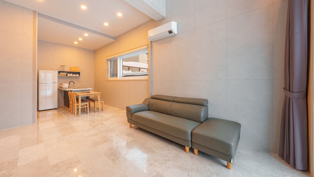 Basic Room, 2 Bedrooms (Room B(Pets Not Allowed)) photo 3