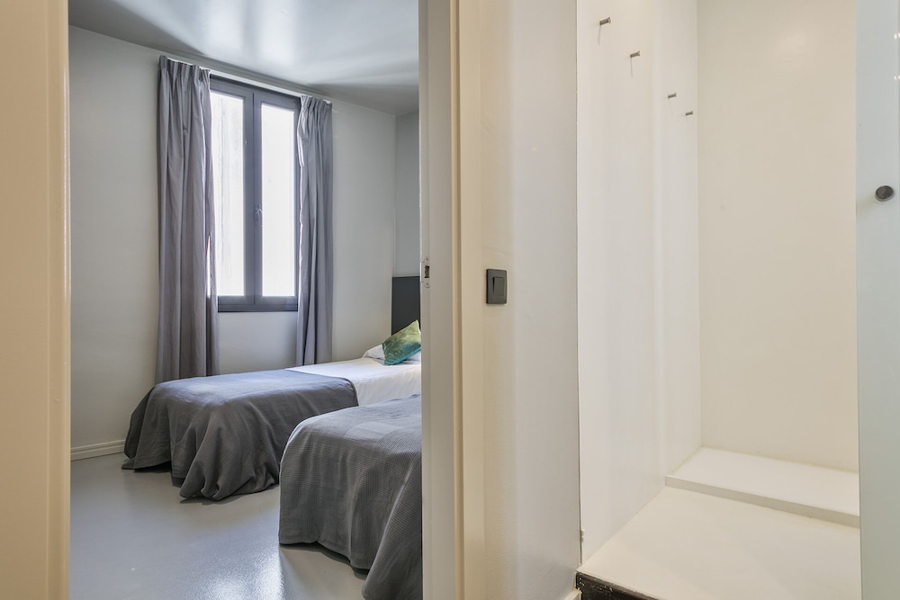 Basic Apartment photo 2