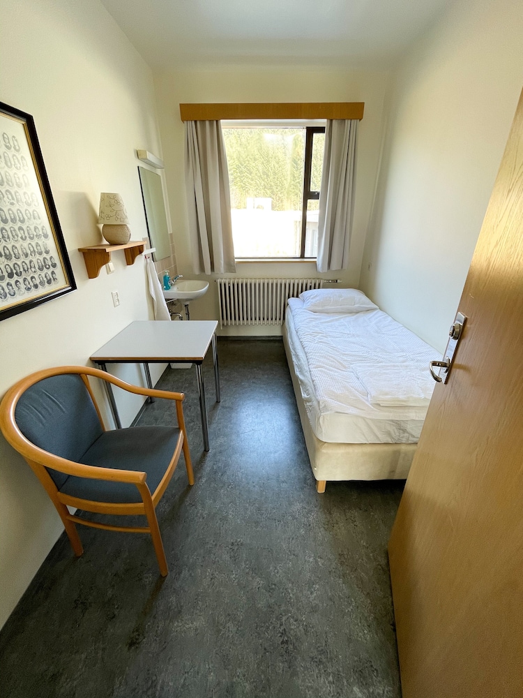 Single Room (Shared Bathroom)