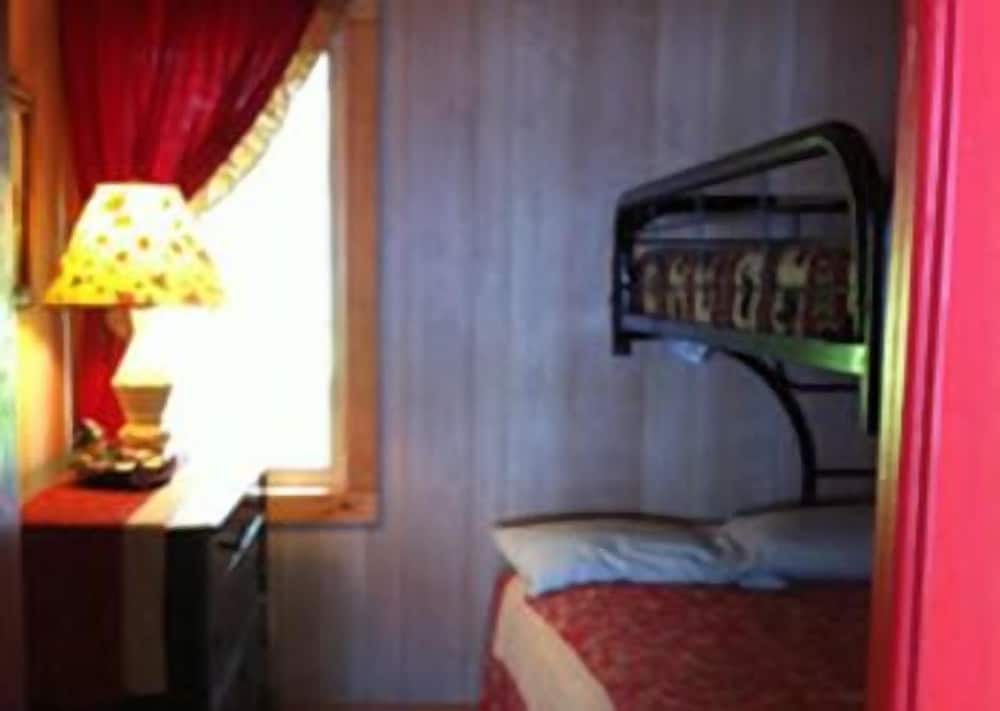Daybreak Cabin photo 1