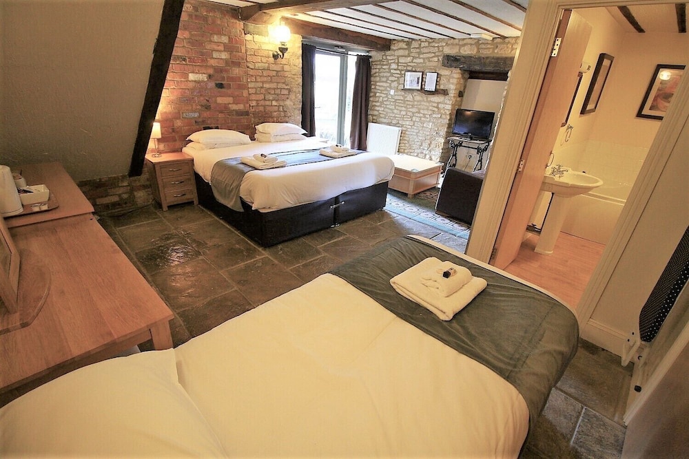 Deluxe Triple Room, Ensuite photo 2