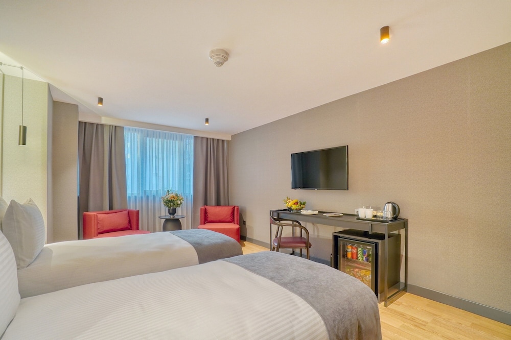 Deluxe Double or Twin Room - Photo 17