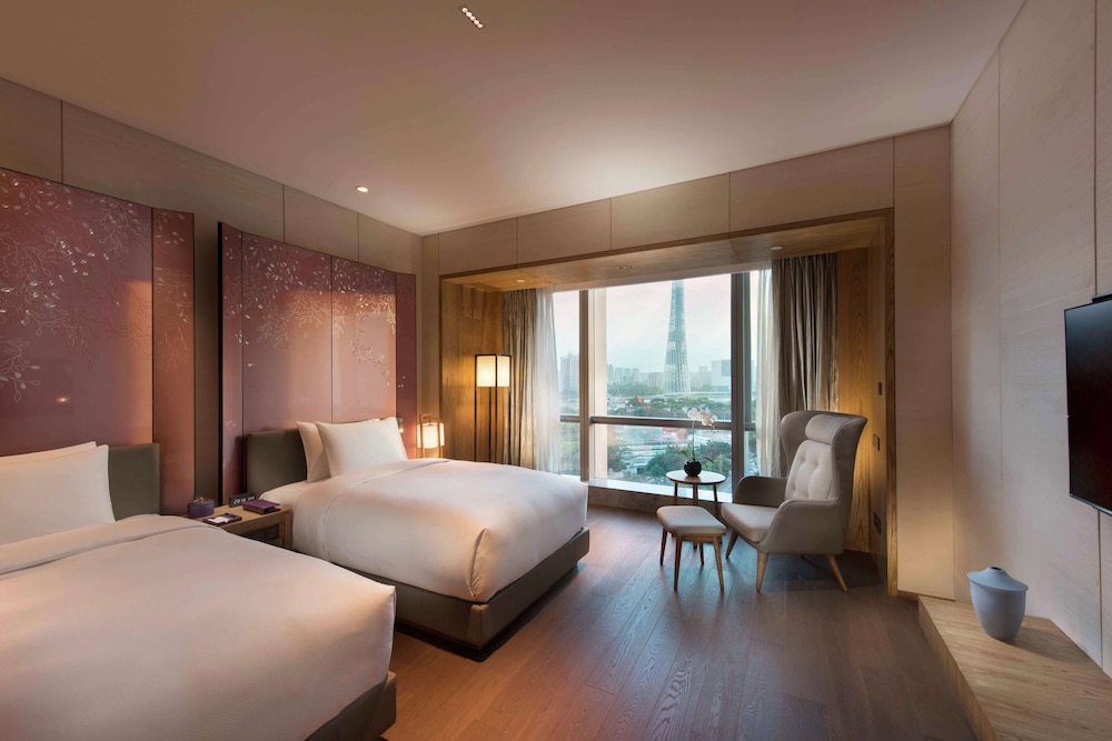 Twin Executive Suite Canton Tower River View