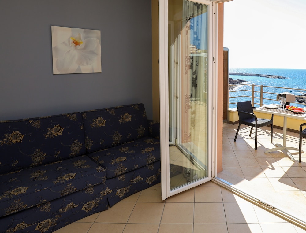 Junior Suite, Jetted Tub, Sea View - Photo 17