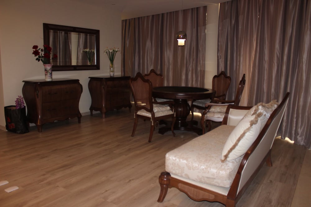 Suite (Imperial)