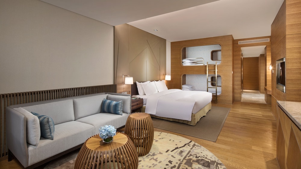 Family Room, Multiple Beds (Premium)