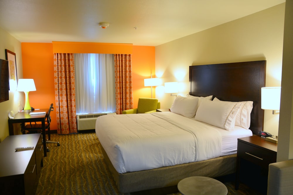 Suite, 1 King Bed, Accessible (Comm & Mobil, Accessible Tub)