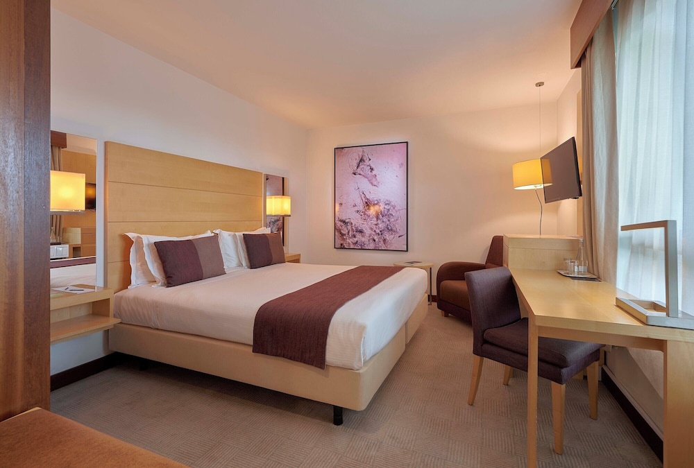 Double or Twin Room, City View - Photo 3