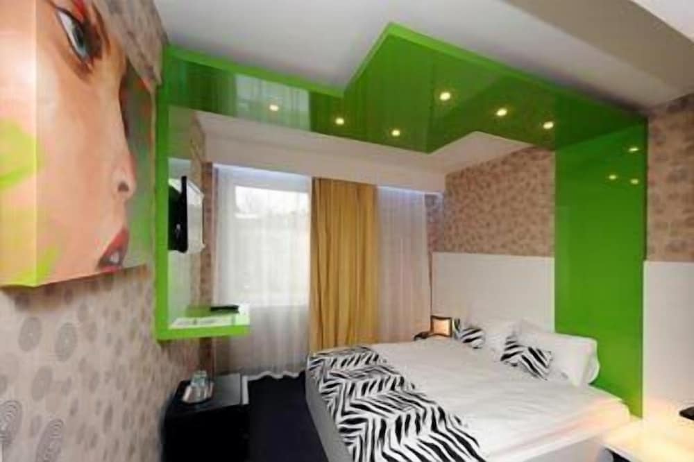 Business Double Room Single Use photo 2