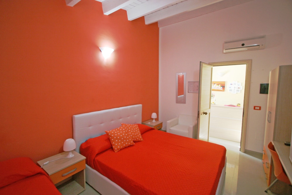 Standard Double Room, Balcony (Arancio) photo 1