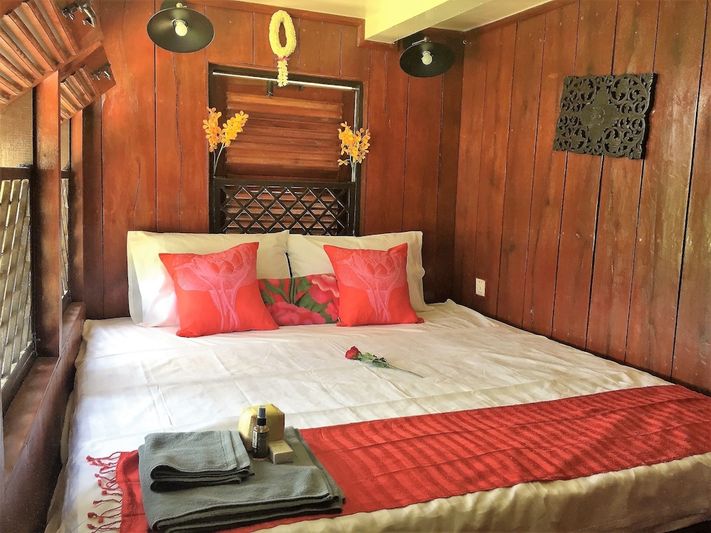 Romantic Room, 1 King Bed, Private Bathroom, River View photo 1