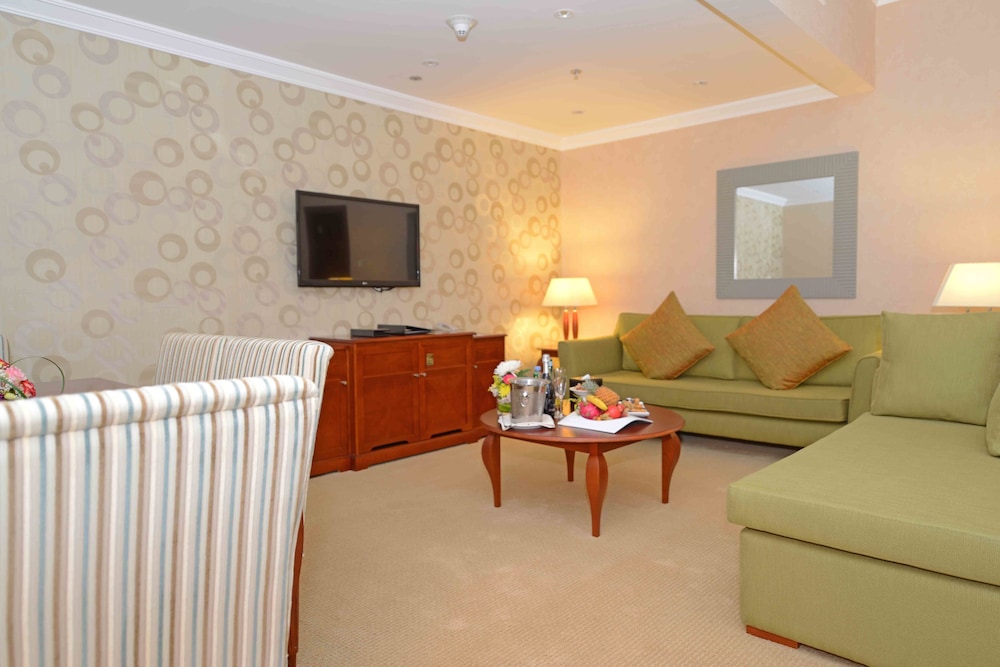 Executive Suite - Photo 4