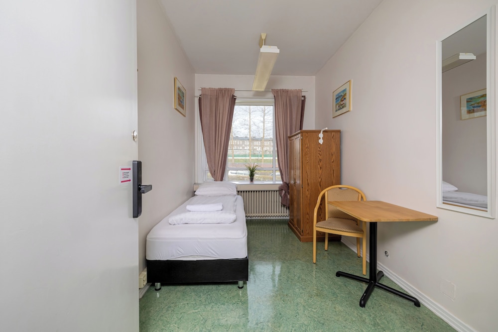 Single Room Shared Bathroom and Free Parking photo 1