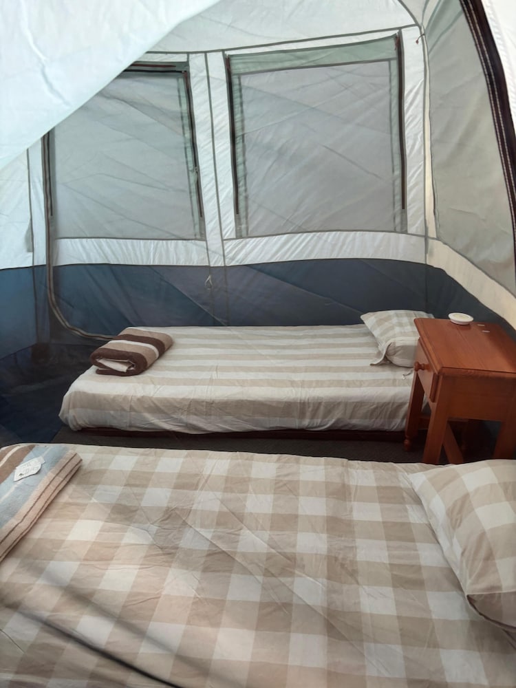 Basic Tent, 2 Twin Beds