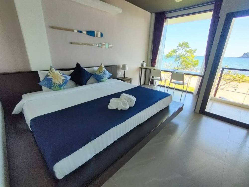 Studio, Sea View