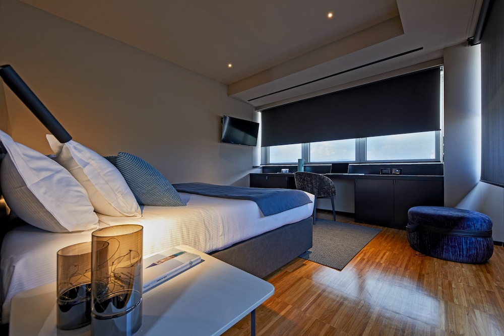 Executive Suite, Accessible photo 2