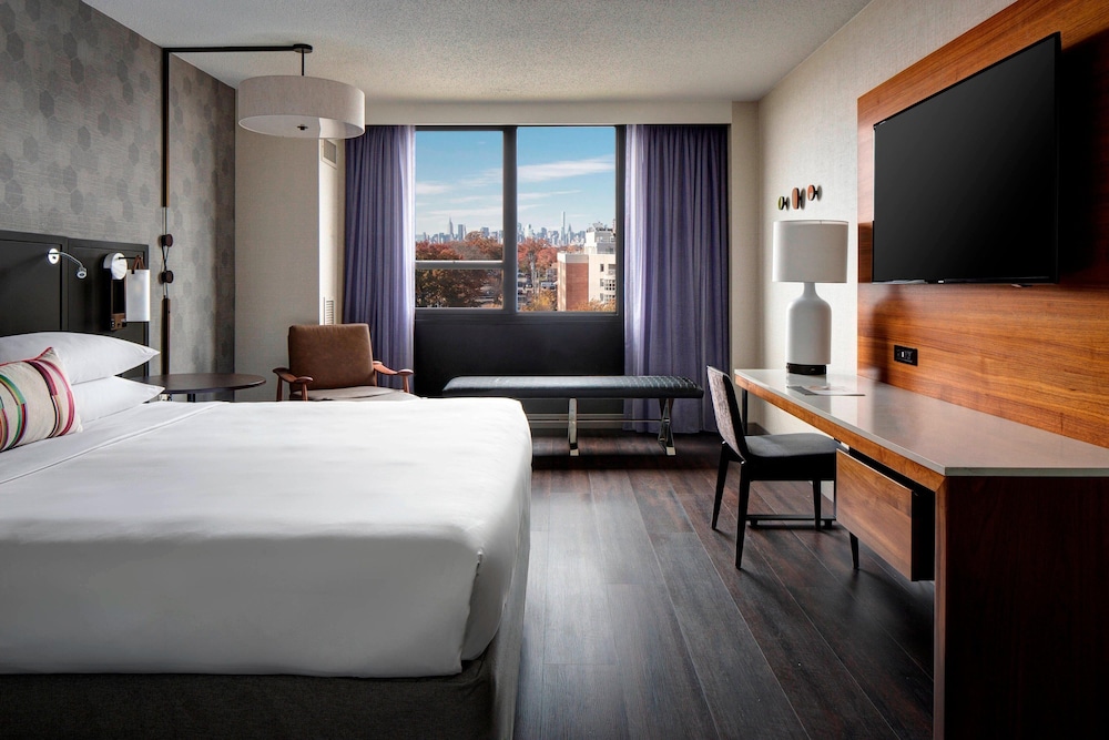 Room, 1 King Bed (Mobility Accessible, Transfer Shower) - Photo 1