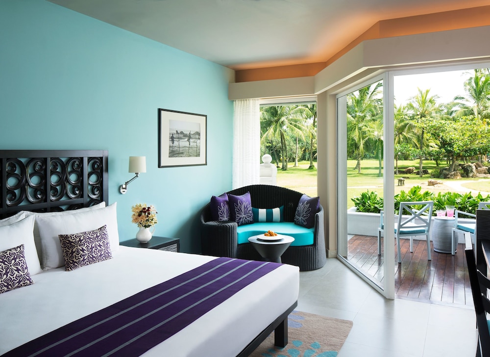 Deluxe Garden Terrace King Bed