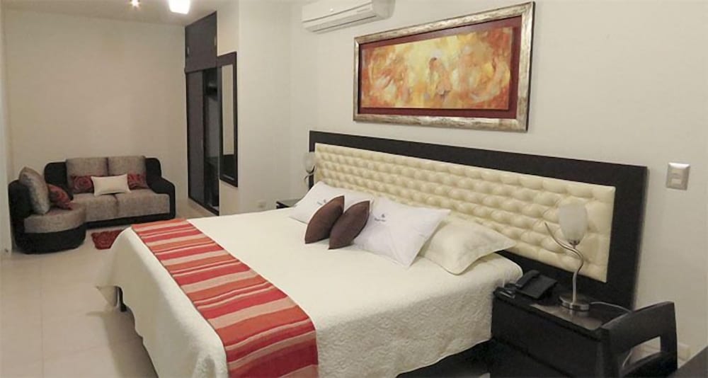 Suite one person photo 1