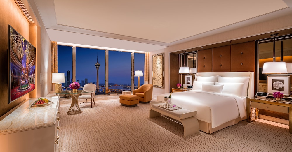 Encore Grand Salon Suite photo 2