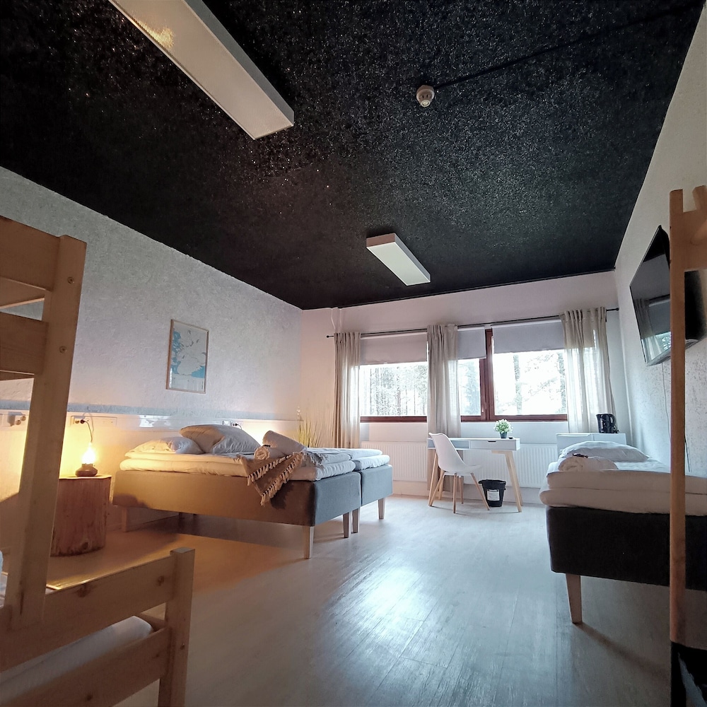 5 Person Room (Hostel, Shared Bathroom) photo 1