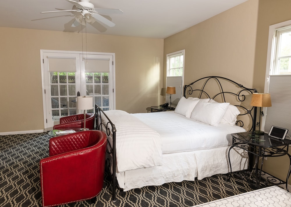 Romantic Room, 1 King Bed, Non Smoking photo 2