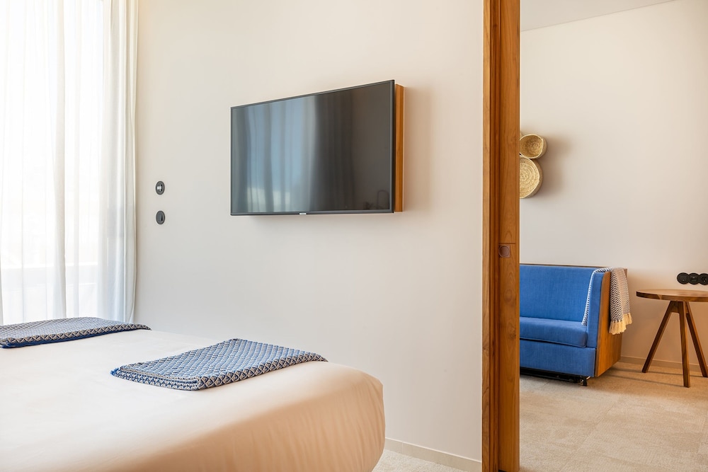 Suite (3 Adults + 1 Child)