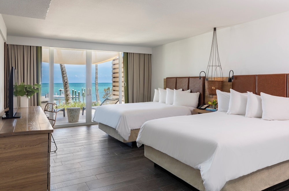 One Bedroom Oceanfront Suite Two Queens Lanai - Photo 3