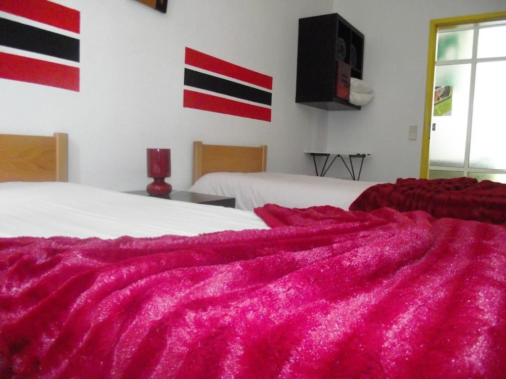 Twin Room, Non Smoking, Private Bathroom - Photo 4