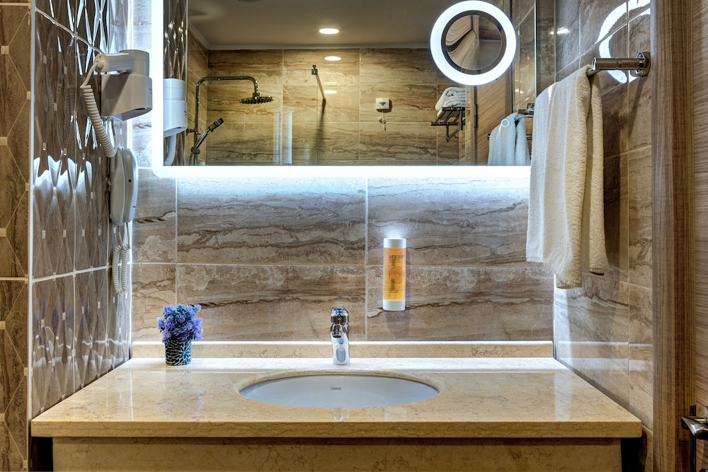 Classic Double Room, Non Smoking, Balcony - Photo 10