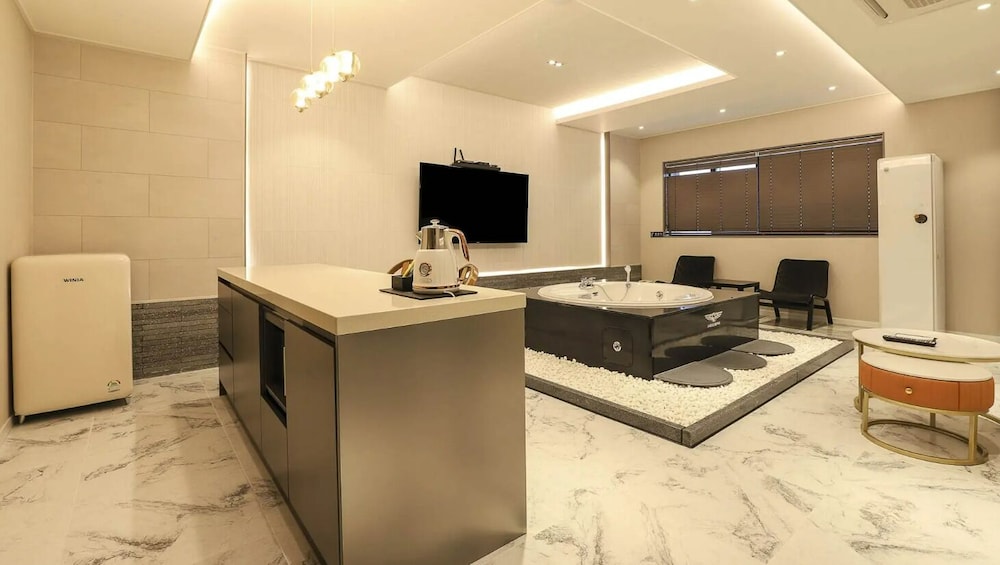 Suite King Avenue - Spa - Photo 12