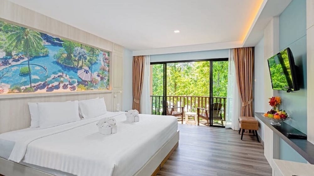 Premier Deluxe King Room - Photo 3