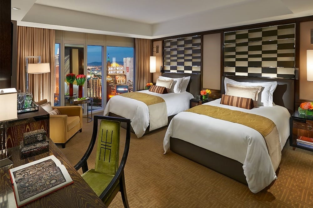 Room, 2 Double Beds, City View - Photo 3