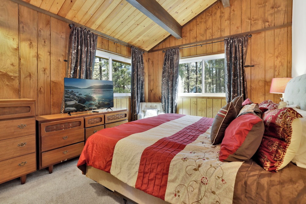 Cabin, Multiple Beds, Patio, Mountain View (2419) photo 3