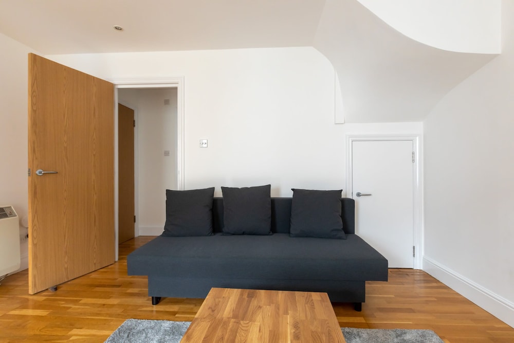 Basic Apartment, Multiple Beds