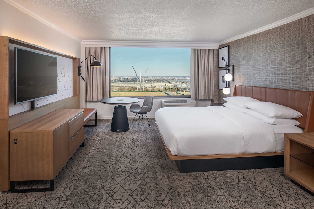 Suite, 1 Bedroom - Photo 8