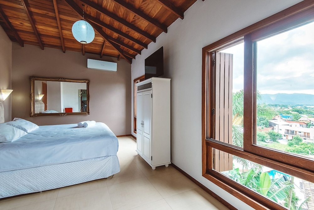 Premium Bungalow, Jetted Tub, Mountain View photo 3