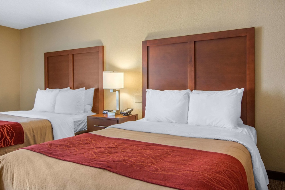 Standard Room, 2 Queen Beds, Non Smoking - Photo 4