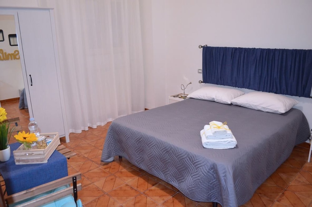 Basic Double Room, Shared Bathroom photo 1