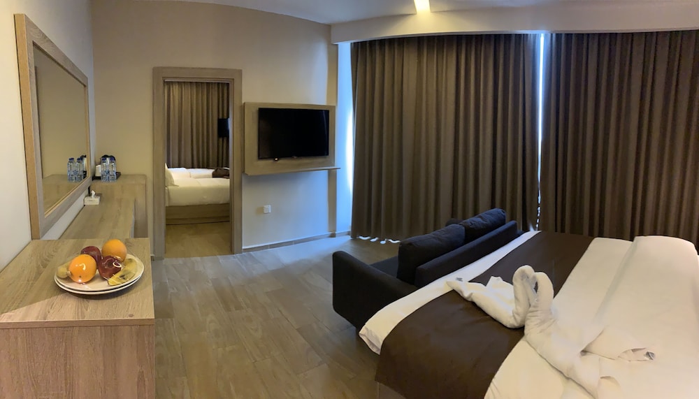 Family Room photo 2