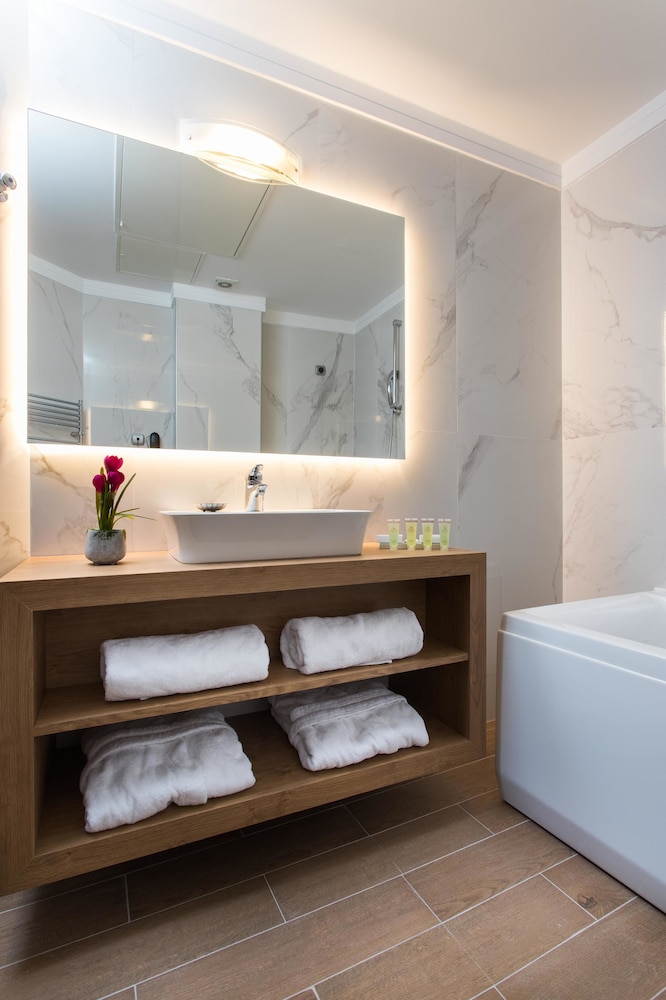 Standard Twin Room - Photo 13