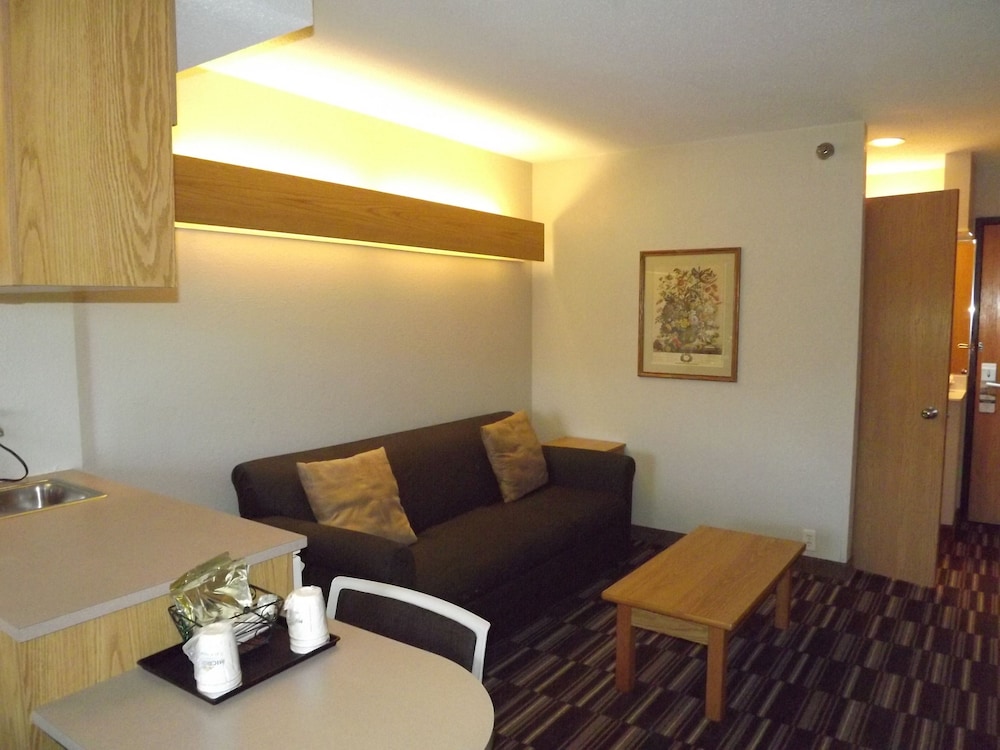 Studio Suite, 1 Queen Bed, Non Smoking - Photo 5