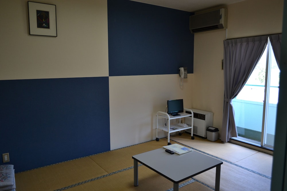Japanese Style Room with Shared Bathroom photo 1