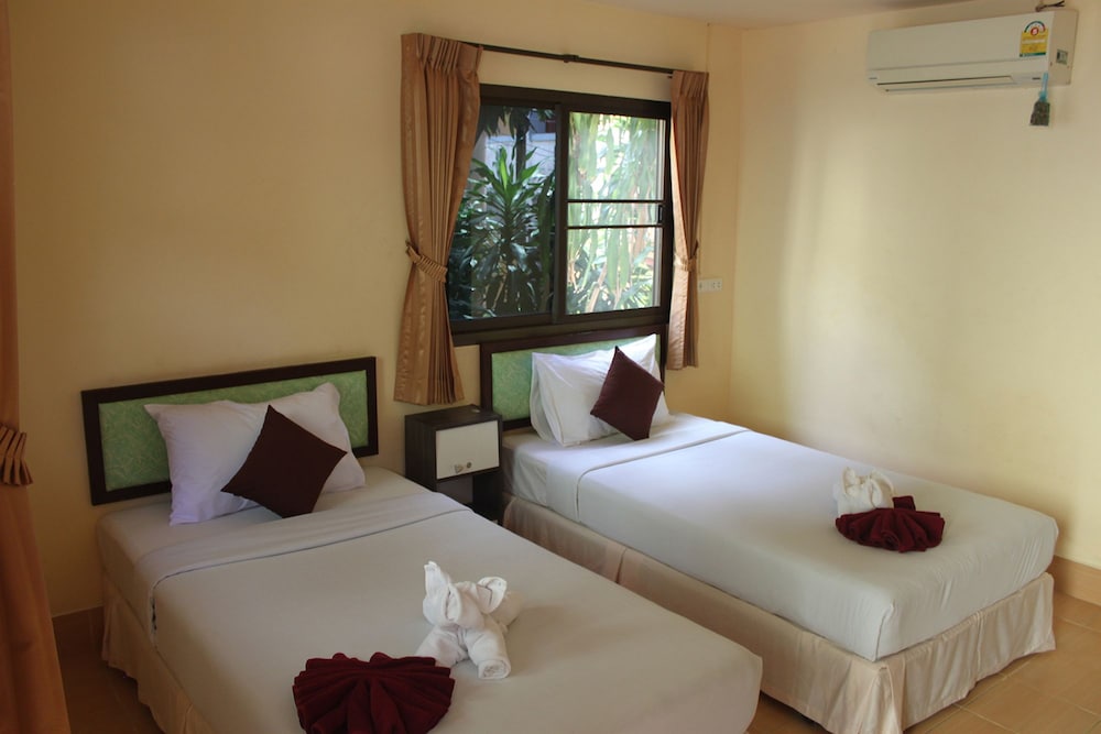 Standard Bungalow with Twin Beds and Garden View photo 1