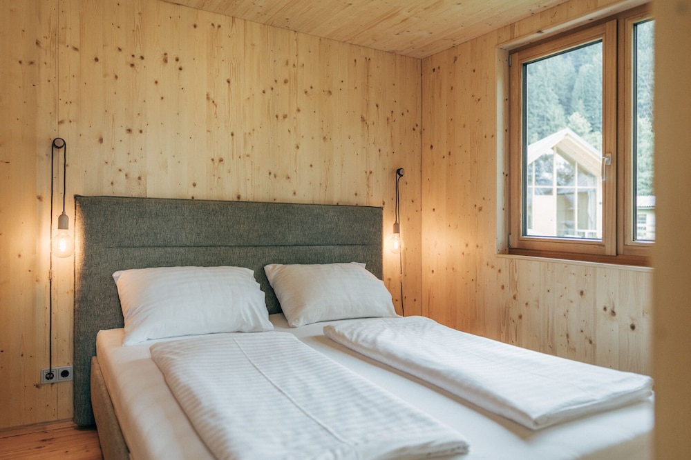 Deluxe Chalet, 2 Bedrooms, Lake View (incl. City Tax) photo 3