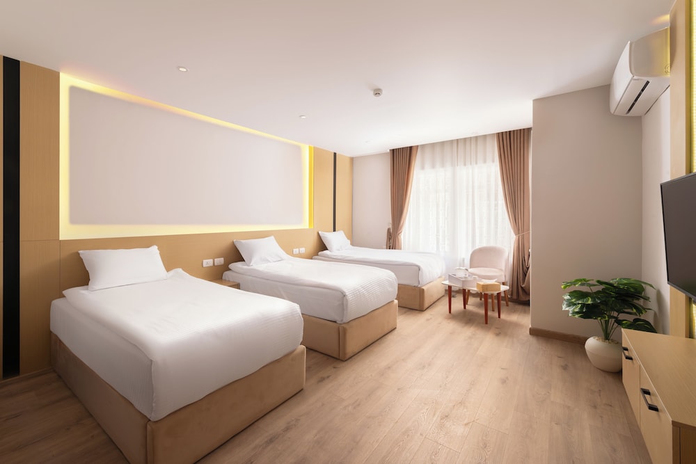 Comfort Triple Room, City View