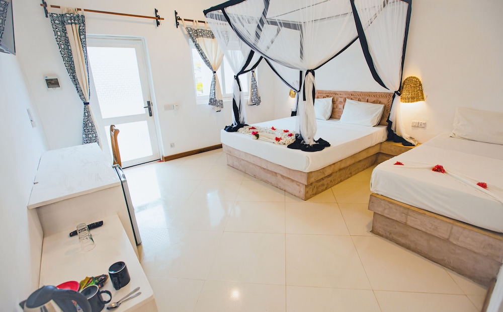Classic Room, 1 Bedroom, Partial Ocean View, Beachside photo 2