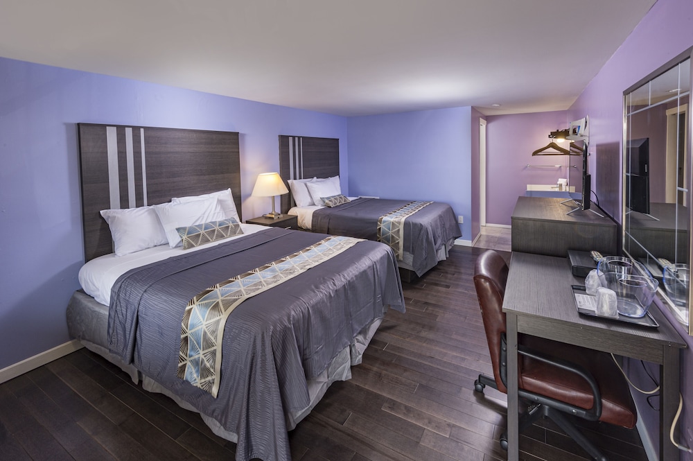 Standard Room, 2 Queen Beds - Photo 1