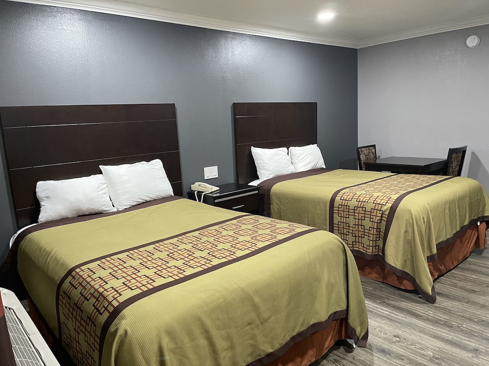 Basic Single Room, 2 Bedrooms, Smoking