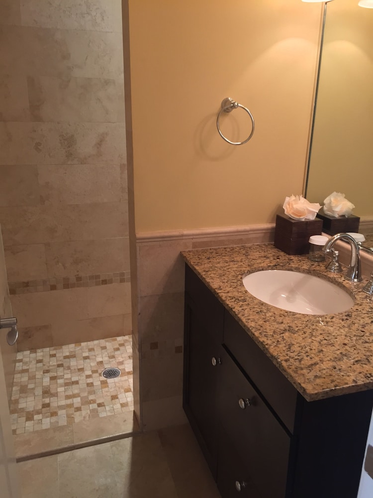 Junior Suite, 1 Bedroom - Photo 9